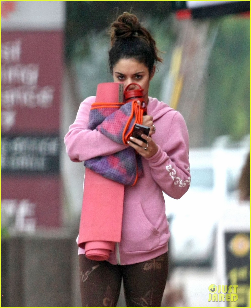 Vanessa Hudgens Helps Celebrate Aly Michalka’s Birthday!: Photo 3077786