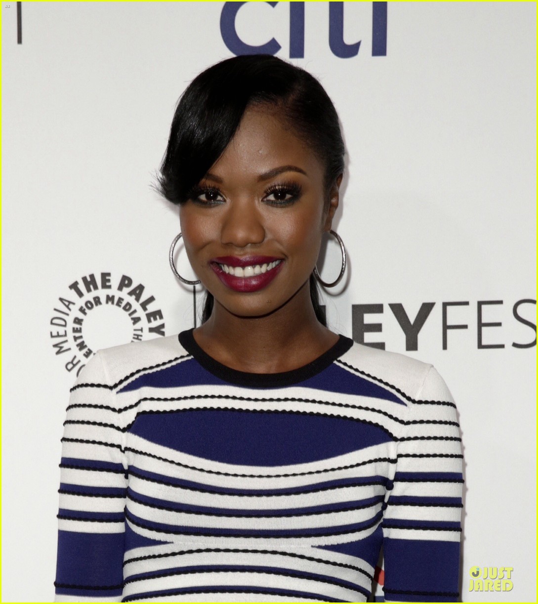 Mindy Kaling Bares Midriff for 'Mindy Project' PaleyFest Panel! Photo