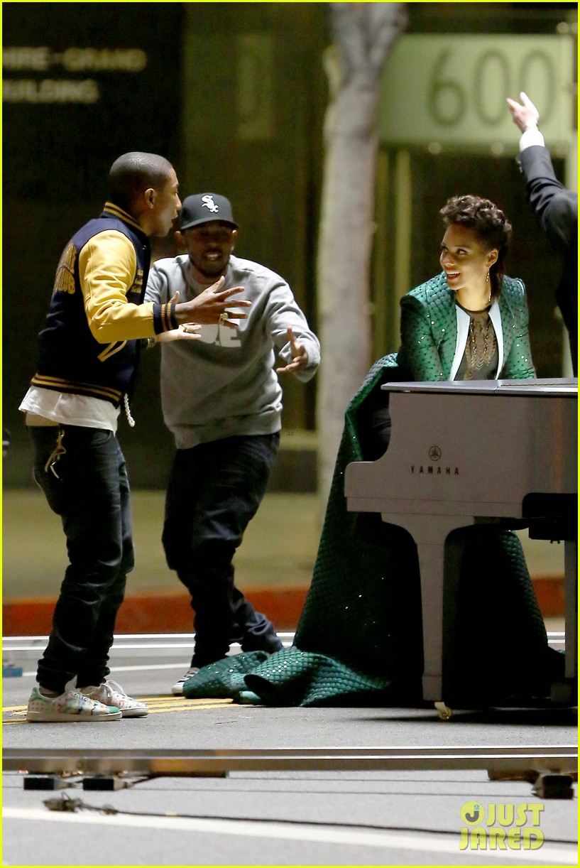 Alicia Keys Plays the Keys for Her 'It's On Again' Video Shoot! Photo