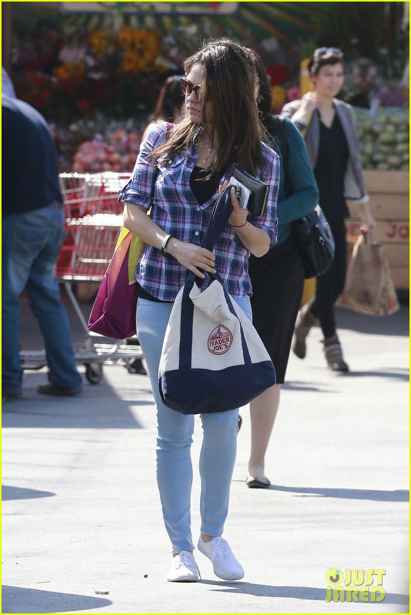Mila Kunis Keeps Casual in Plaid for Her Grocery Run: Photo 3071930