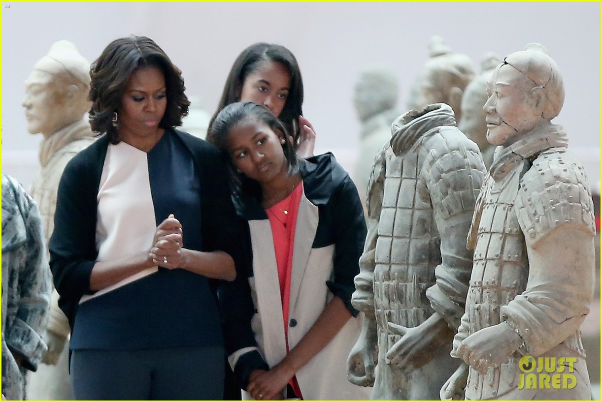 Michelle Obama Jumps Rope in China with Her Daughters!: Photo 3077925 ...