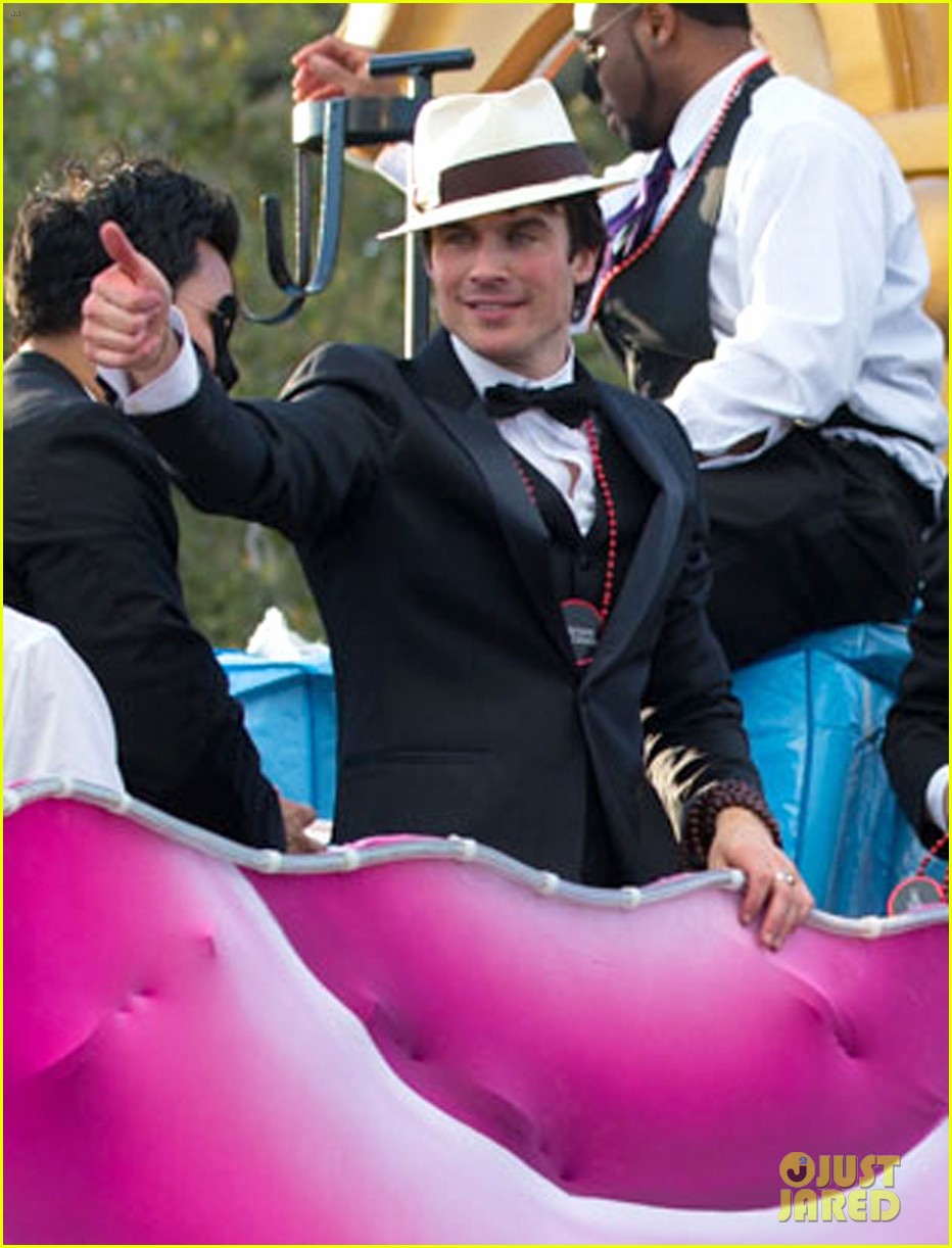 Photo ian somerhalder norman reedus throw mardi gras beads in new