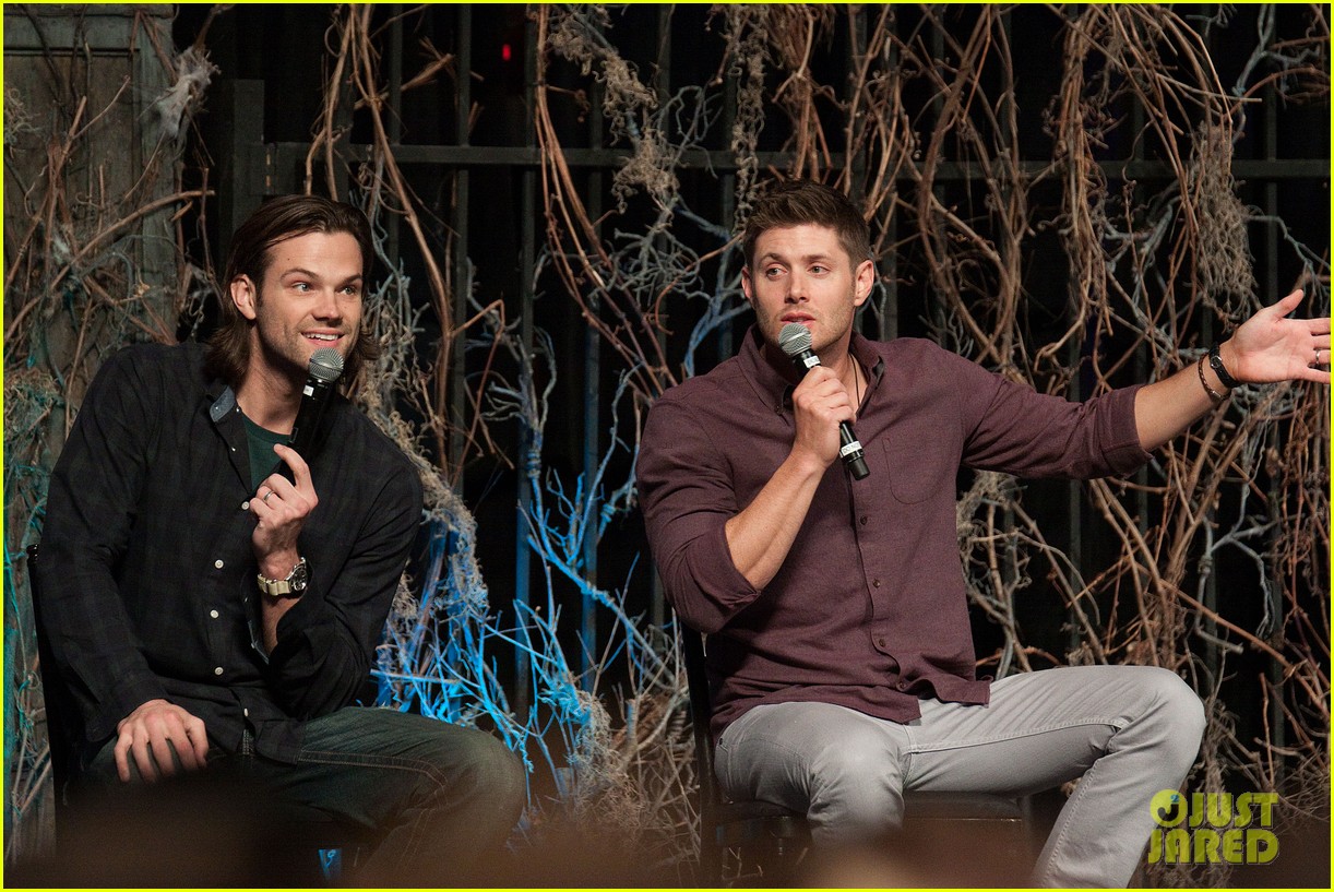 Jensen Ackles Plays Cowbell at 'Supernatural' Convention with Jared
