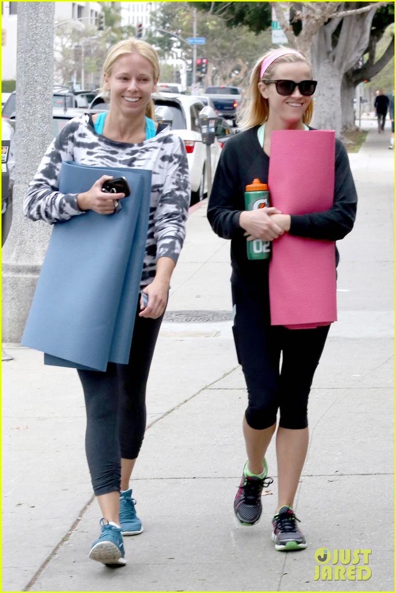 Reese Witherspoon & Naomi Watts Continue to Be Our Favorite Yoga