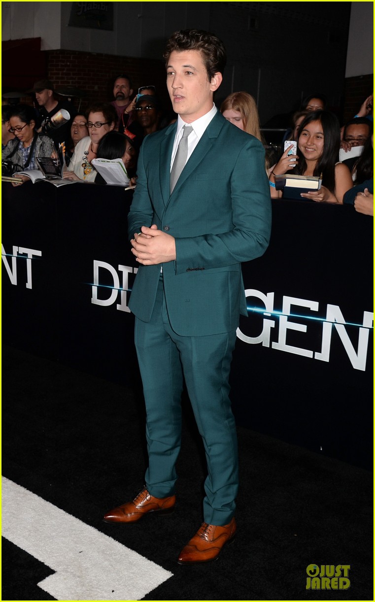 Shailene Woodley Is Golden Next To Theo James At Divergent Premiere