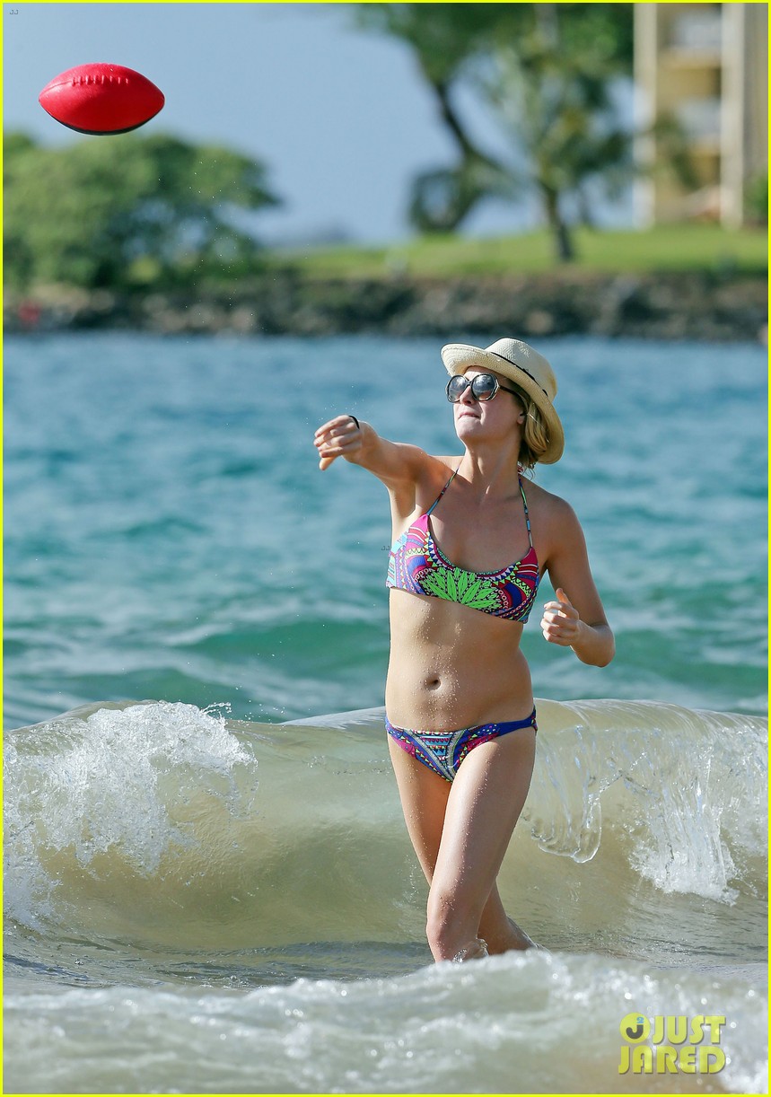 Vampire Diaries' Candice Accola Bares Bikini Body in Hawaii with Fianc...