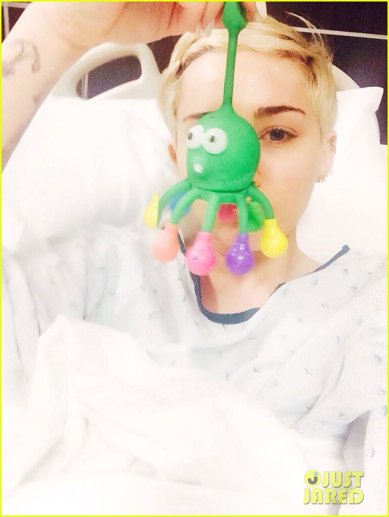 Miley Cyrus Hospitalized for Severe Allergic Reaction to Antibiotics