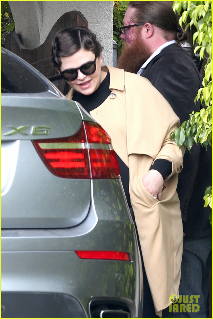 Pregnant Ginnifer Goodwin Steps Out with Wedding Ring & Husband Josh