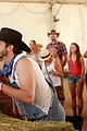 ashton kutcher hillbilly stagecoach festival pregnant mila kunis 07