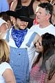 ashton kutcher hillbilly stagecoach festival pregnant mila kunis 10