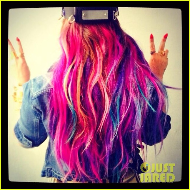 Demi Lovato Shows Off Colorful Clip-On Hair Extensions: Photo 3090740