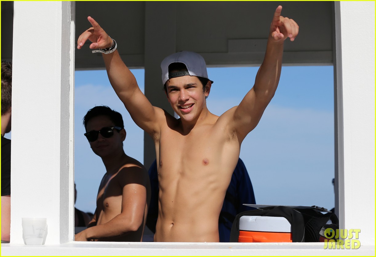 Austin Mahone Continues Birthday Weekend with Shirtless Beach Day! austin m...