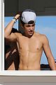 austin mahone shirtless beachside selfies with fans 23