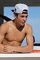 austin mahone shirtless beachside selfies with fans 26