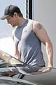 jeremy renner bulging biceps superhero workout 02