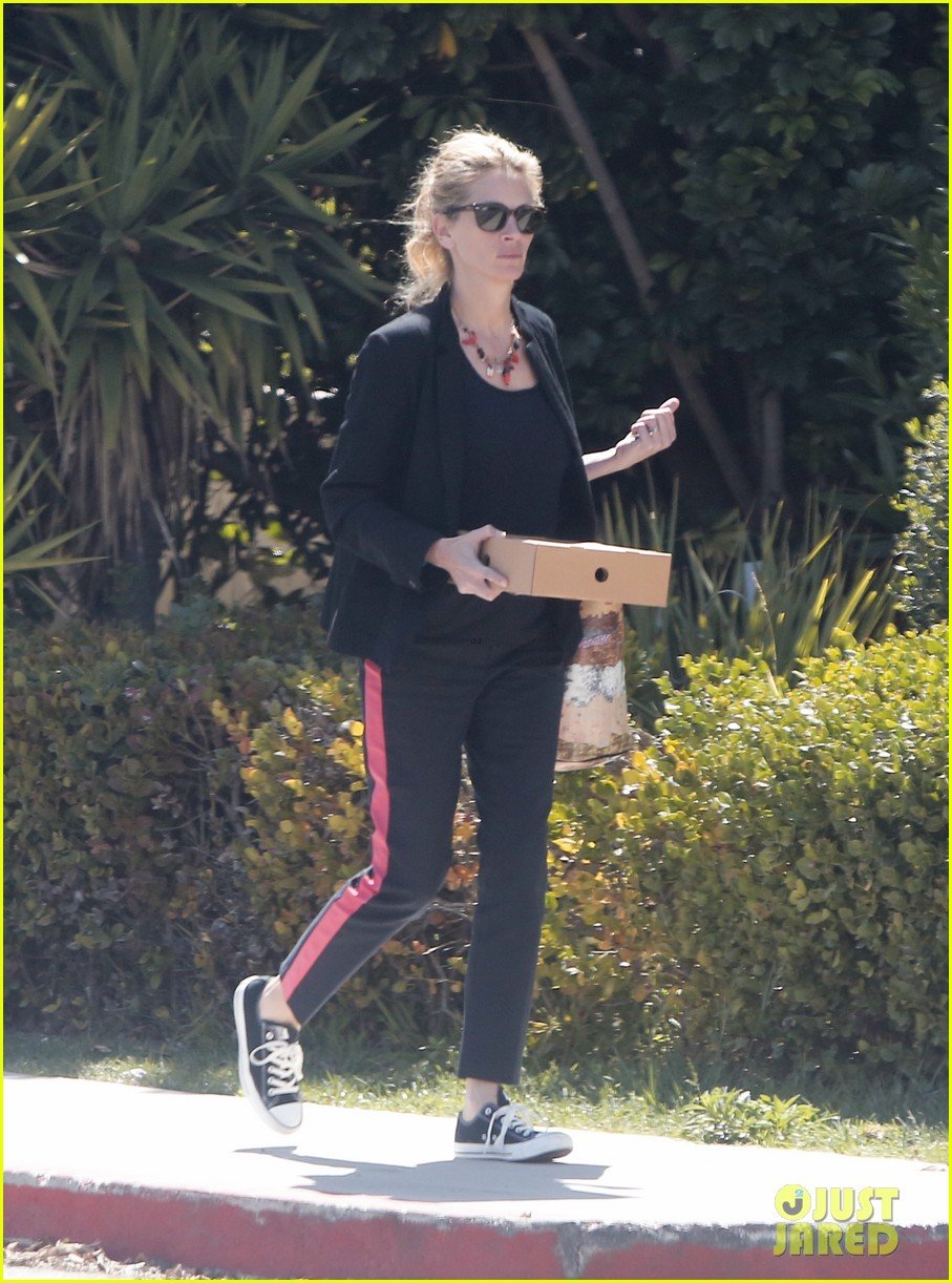 Prepare To Be Amazed Julia Roberts Stunning Blonde Makeover - y47tt38