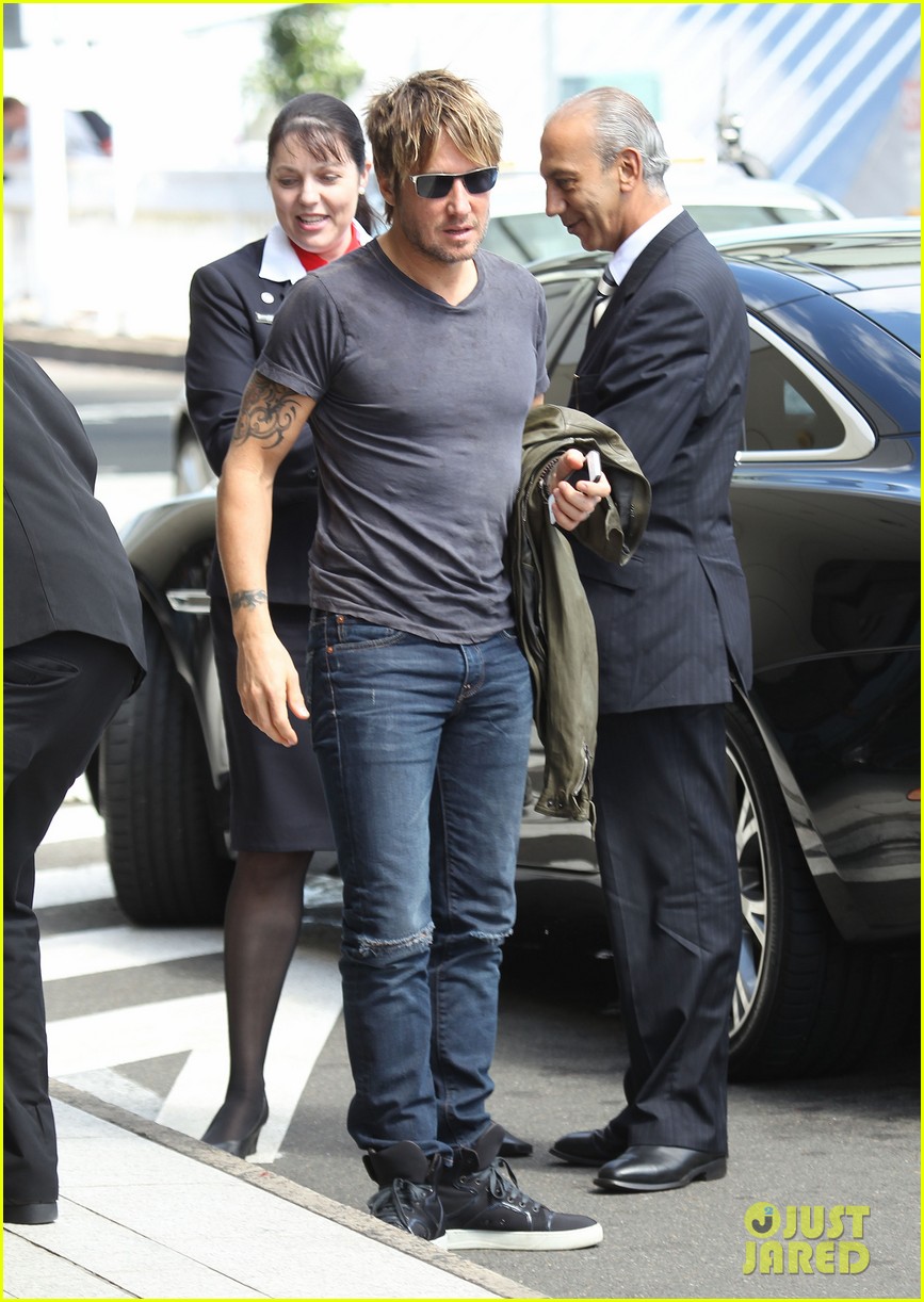 Keith Urban Catches Flight to the States for 'American Idol' Taping