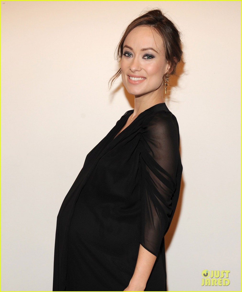 Olivia Wilde Flaunts Large Baby Bump at Revlon Concert Photo 3094288