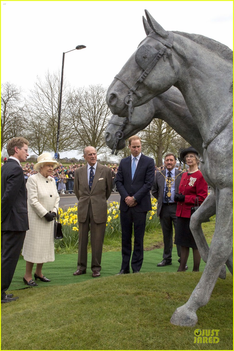Prince William Is Dashing at Windsor Greys Statue Unveiling!: Photo ...