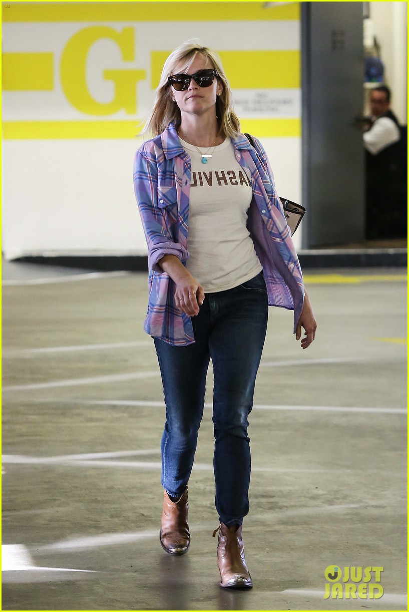 Reese Witherspoon Posts an Awesome Elle Woods Throwback! Photo 3093082