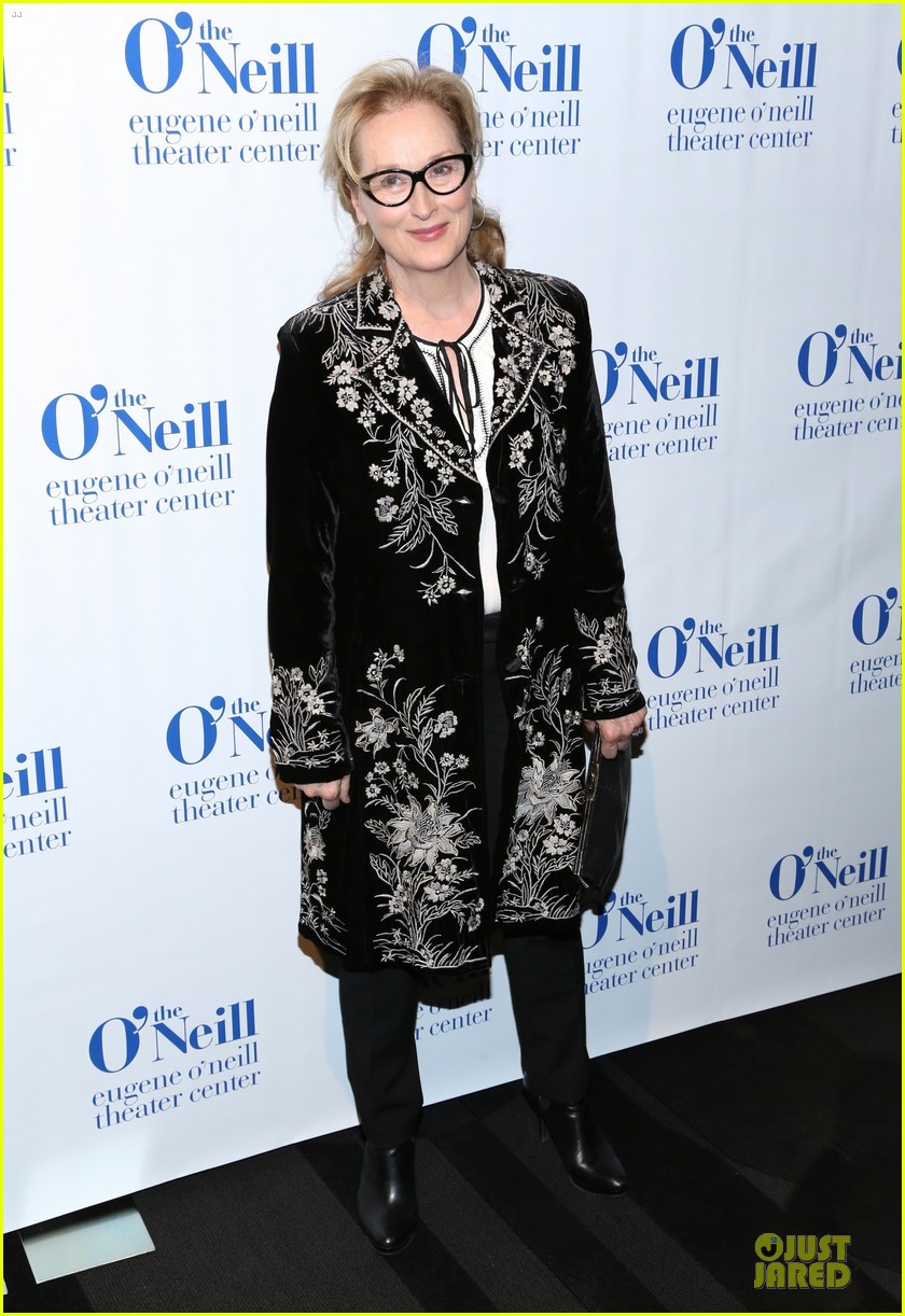 Catherine Zeta-Jones & Michael Douglas Help Honor Meryl Streep with