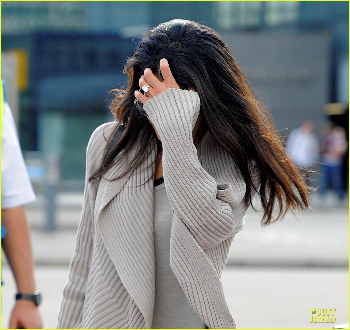 Clooney's Fiancee Amal Alamuddin Looks So Happy Flashing Engagement Ring! Photo 3112695