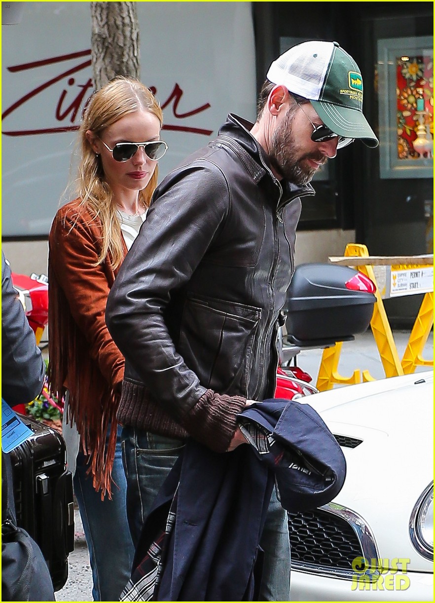 Kate Bosworth & Husband Michael Polish Go for a Romantic Central Park