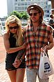 ellie goulding dougie poynter hands food 02