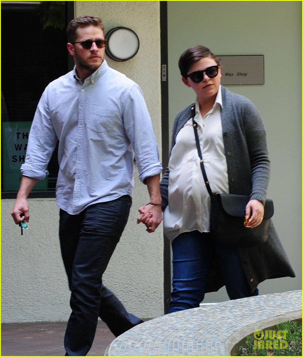 Ginnifer Goodwin Looks Like She Could Give Birth Any Day Now! Photo