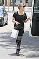 julianne hough and boyfriend brooks laich make a smoothie stop16