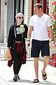 julianne hough and boyfriend brooks laich make a smoothie stop41