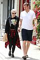 julianne hough and boyfriend brooks laich make a smoothie stop43