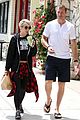 julianne hough and boyfriend brooks laich make a smoothie stop48