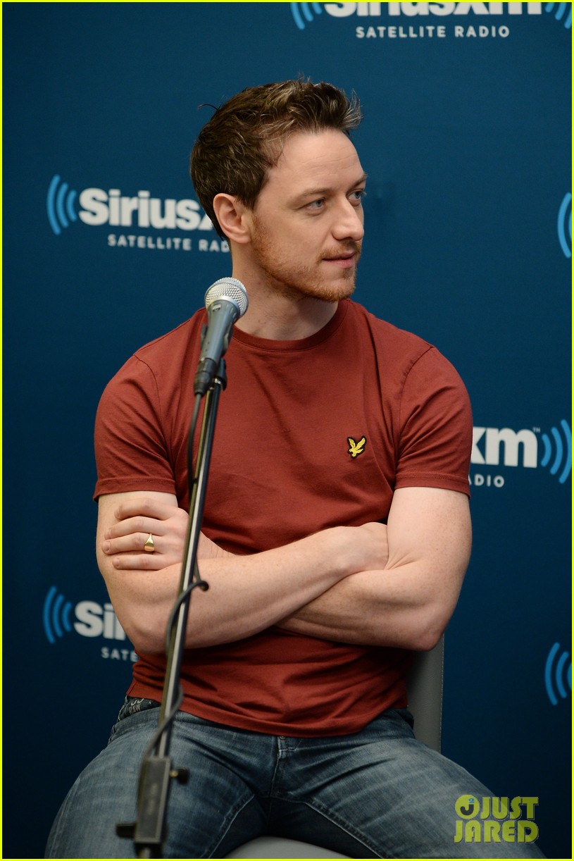 Hugh Jackman Does a Cooler Scooter Race with Jimmy Fallon! Photo