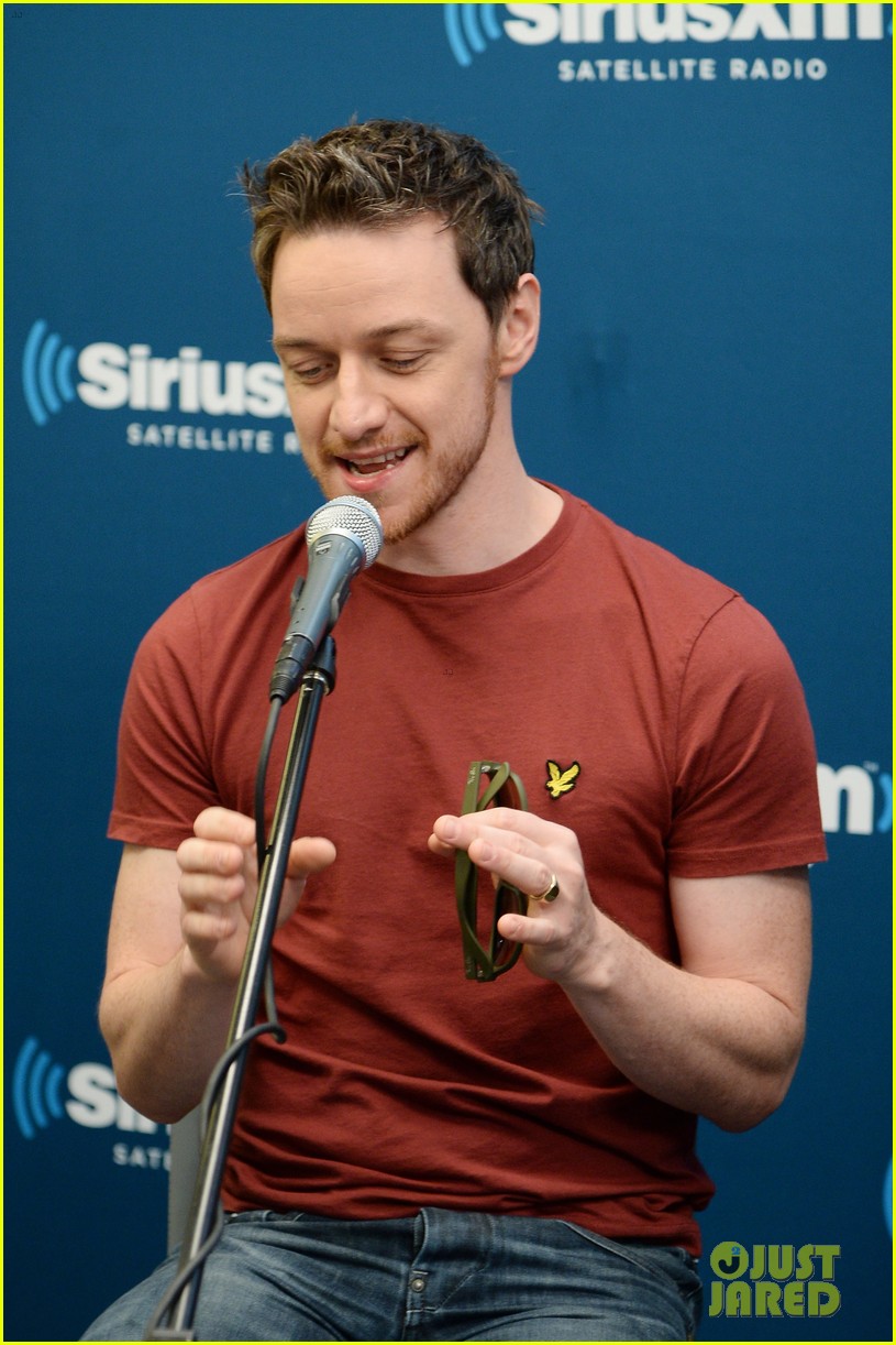 Hugh Jackman Does a Cooler Scooter Race with Jimmy Fallon! Photo