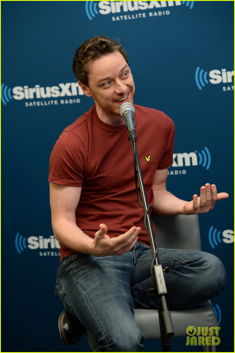 Hugh Jackman Does a Cooler Scooter Race with Jimmy Fallon! Photo