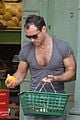 jude law flaunts his muscles in low cut t shirt 04