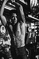 shirtless jesse metcalfe flaunts his ripped physique 02