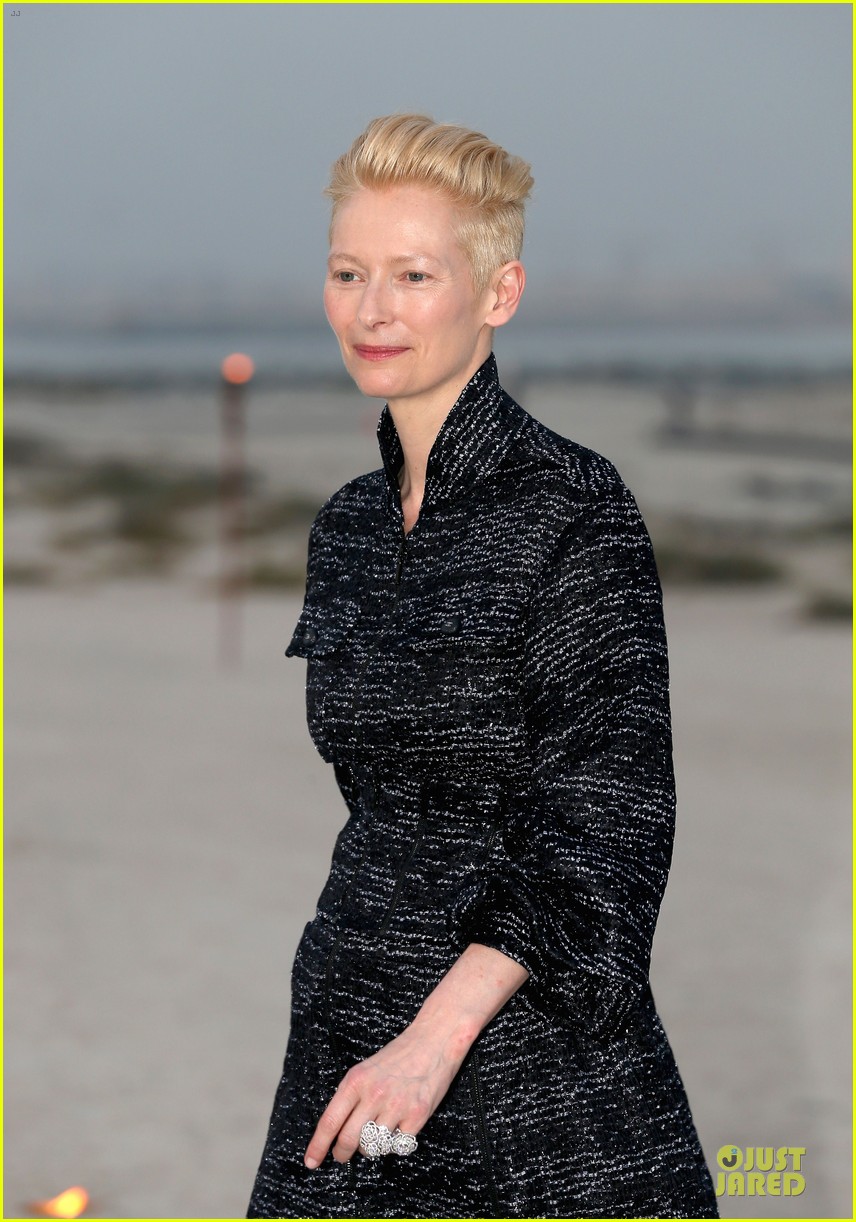 Frieda Pinto & Dakota Fanning Keep It Flashy at Chanel Photo Call