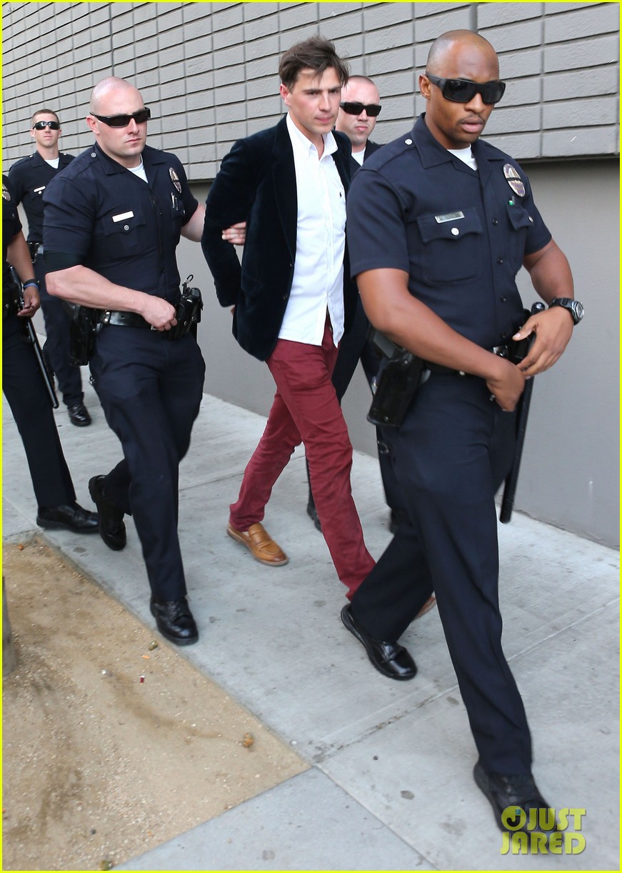 Who is Vitalii Sediuk? Get the Details on Hollywood's Prankster Photo