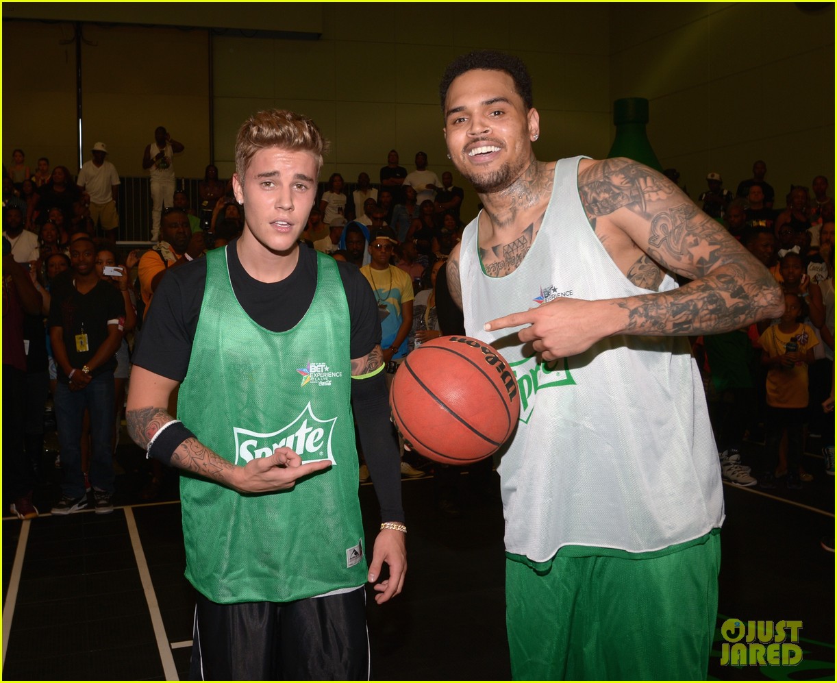 Justin Bieber Plays Against Chris Brown in Sprite's Celeb Basketball