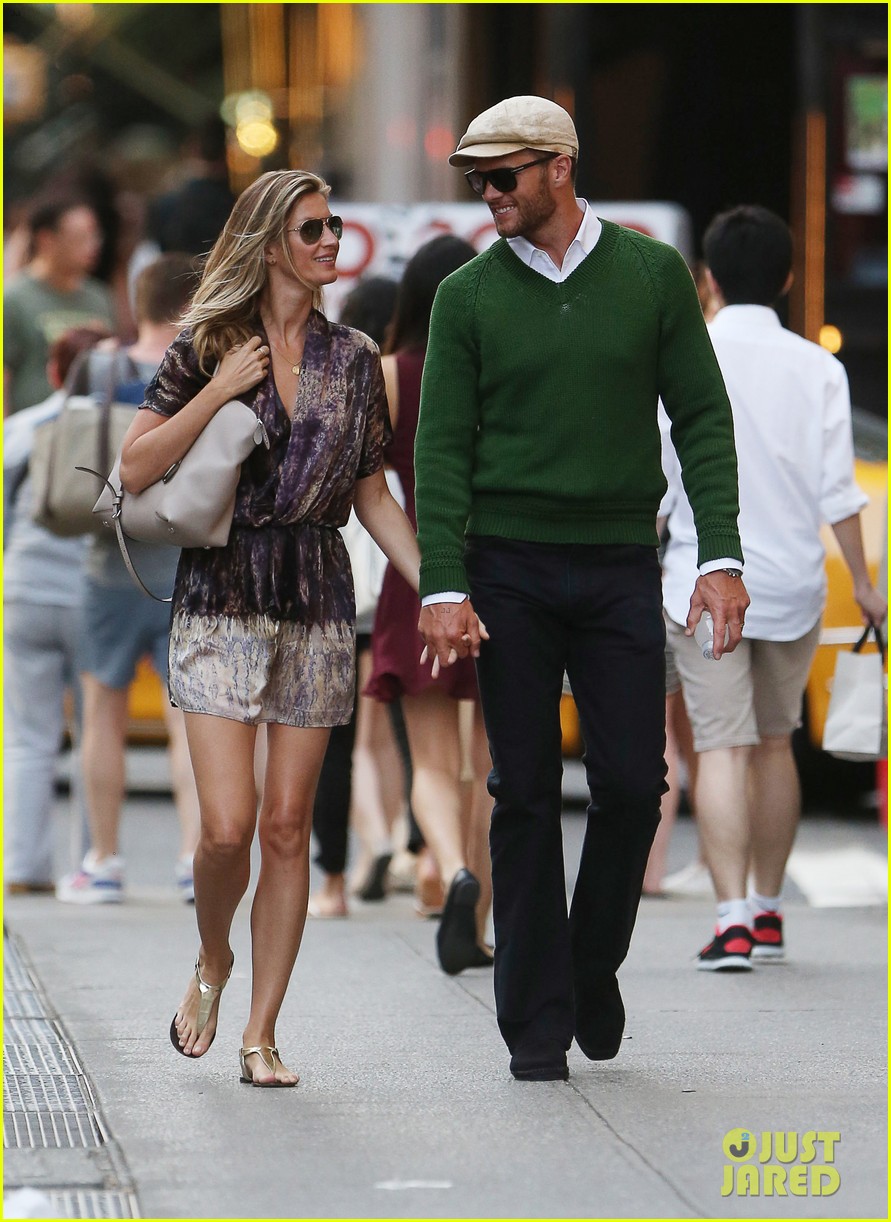 Gisele Bundchen & Tom Brady Pack On the PDA in New York! Photo 3146959