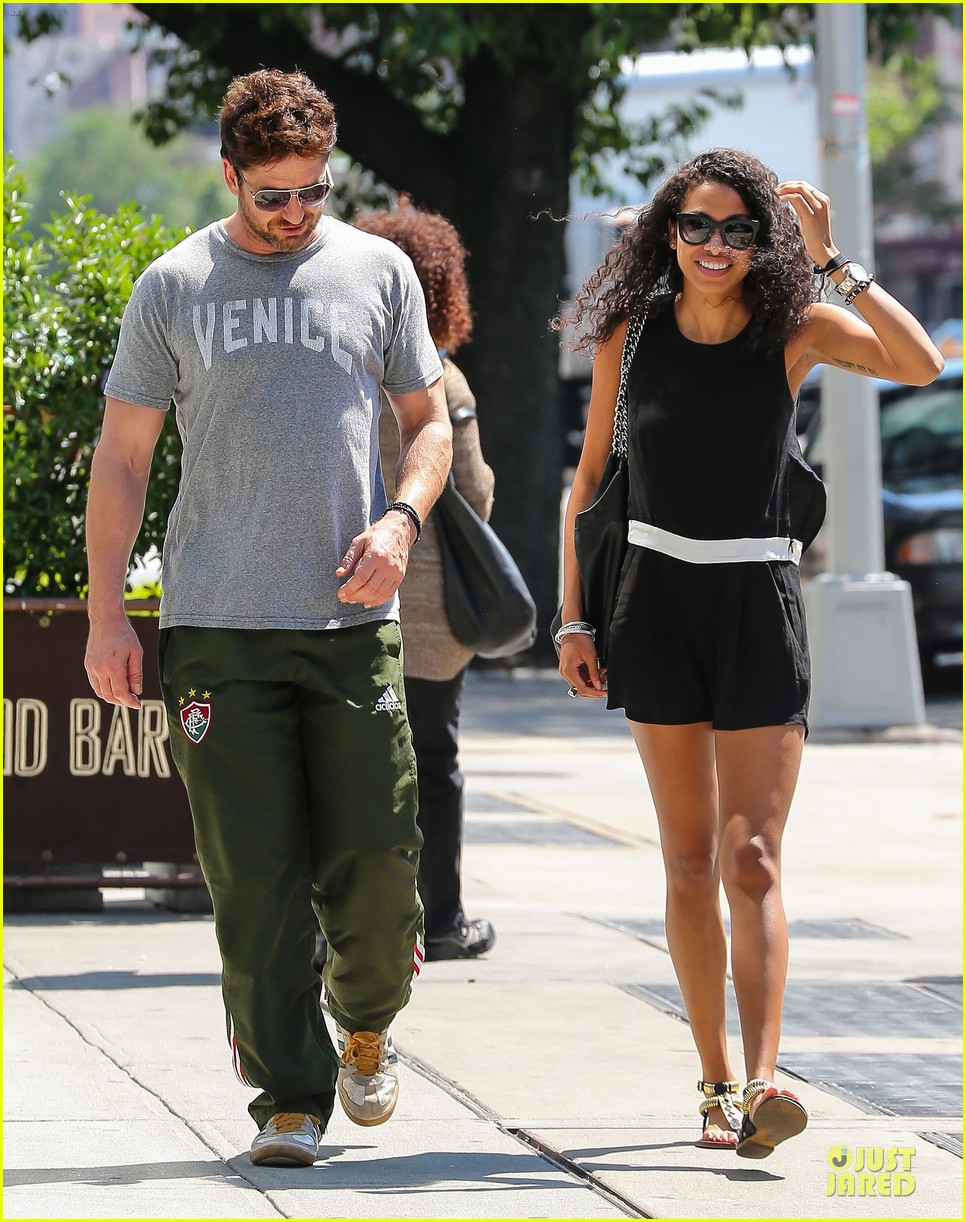 Gerard Butler Enjoys NYC Stroll with Skin Showing Mystery Woman! Photo Gerard Butler Enjoys NYC Stroll with Skin Showing Mystery Woman! Photo