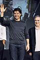 tom cruise joins edge of tomorrow director doug liman at tokyo press 02