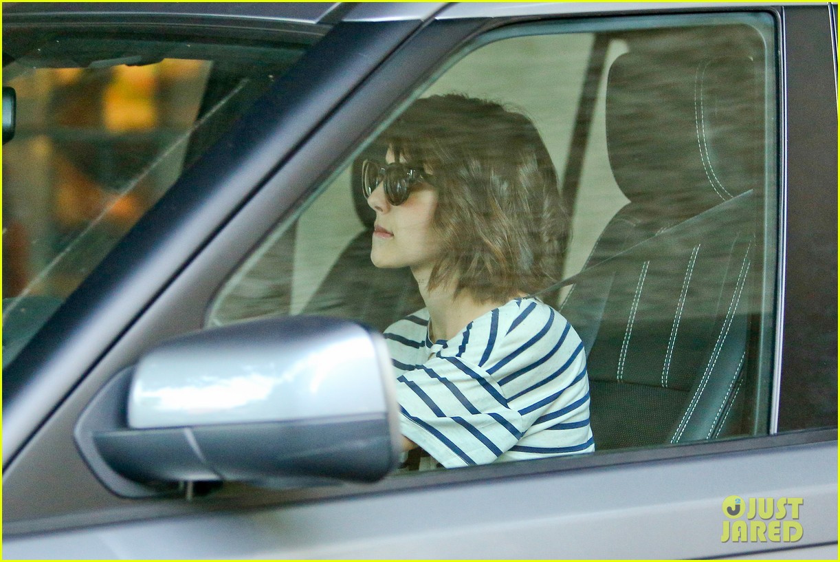 Emma Roberts Goes Back To Ahead of 'Delirium' Premiere on Hulu Photo 3138686 Emma