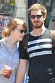 andrew garfield confronts paparazzi on stroll with emma stone 04