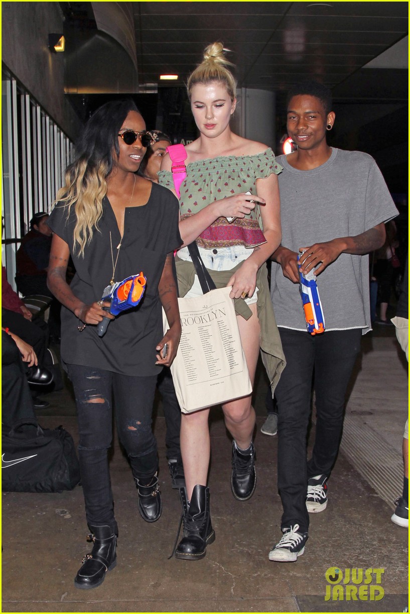 Ireland Baldwin Watches 'Dance Moms' with Pal Gigi Hadid Photo 3139145