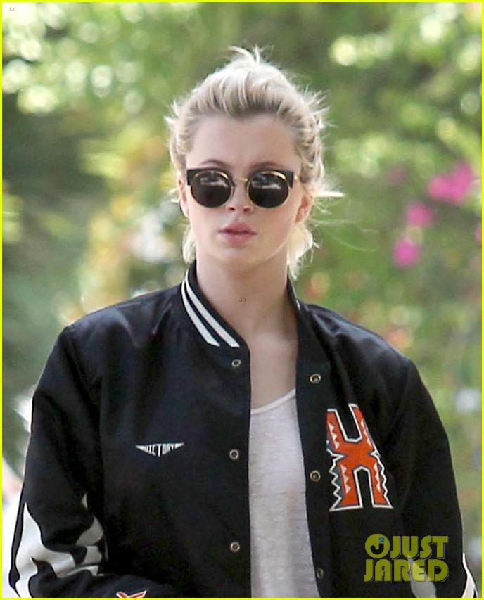 Ireland Baldwin Used to Live on Cups of Noodles & Bagels! Photo 3136938 Photos Just Jared