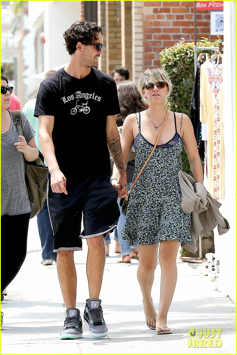 Photo: kaley cuoco wears crop tops now wont be able to when shes