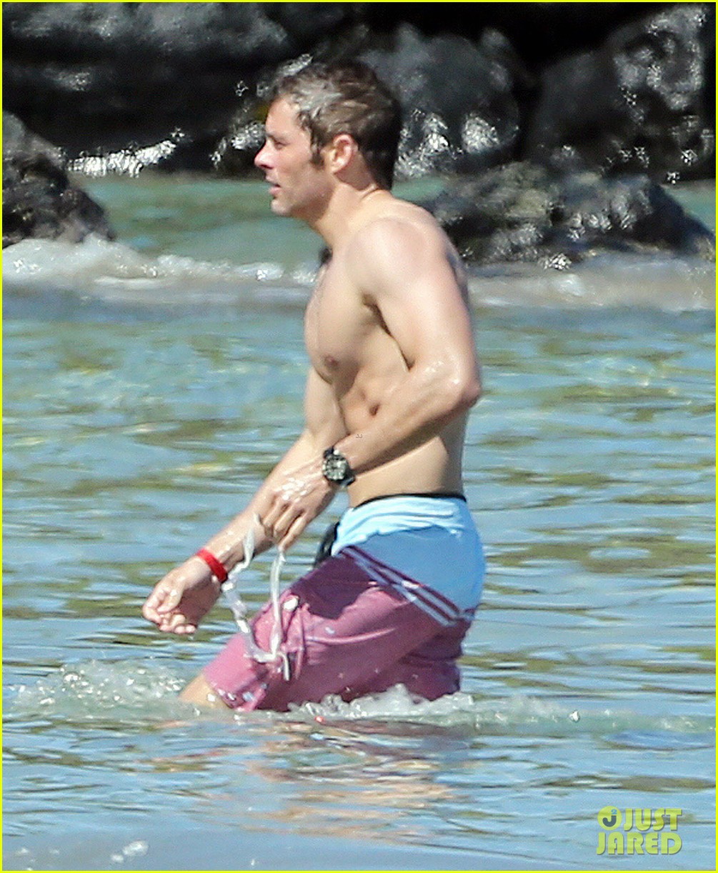shirtless james marsden shows ripped body in hawaii 183131789. 